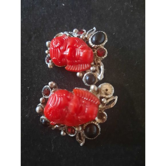 Vintage Selro Clip on Earrings Asian Red Devil 3 Missing Cabochon - Picture 2 of 11